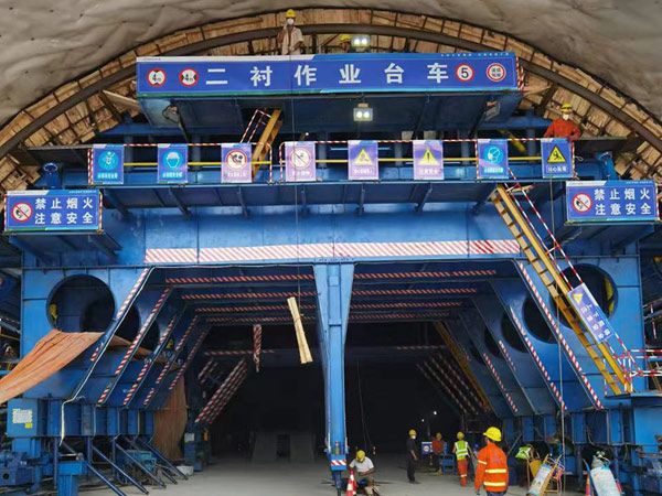 山東隧道二襯臺車
